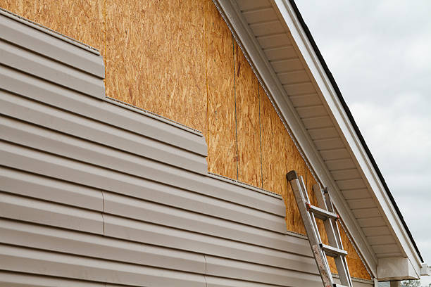 Professional Siding Contractor technician working in Dumfries, VA